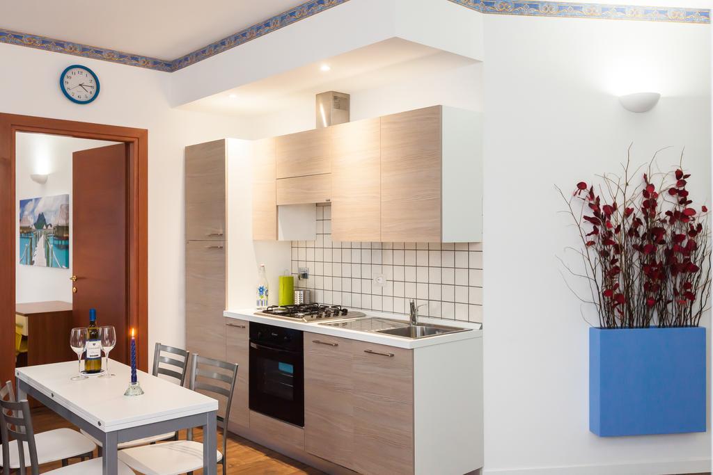 Almes Apartments Róma Szoba fotó